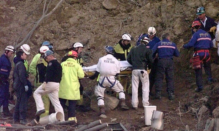 Rescue workers form a chain to move Stuart Diver, on stretcher, up a mountain side to a waiting ambulance after he was dug out of a landslide, Saturday, August 2, 1997, in Thredbo, Australia. Diver and 19 others were swept away along with 2 ski lodges during a landslide in the small ski village 185 miles south of Sydney.