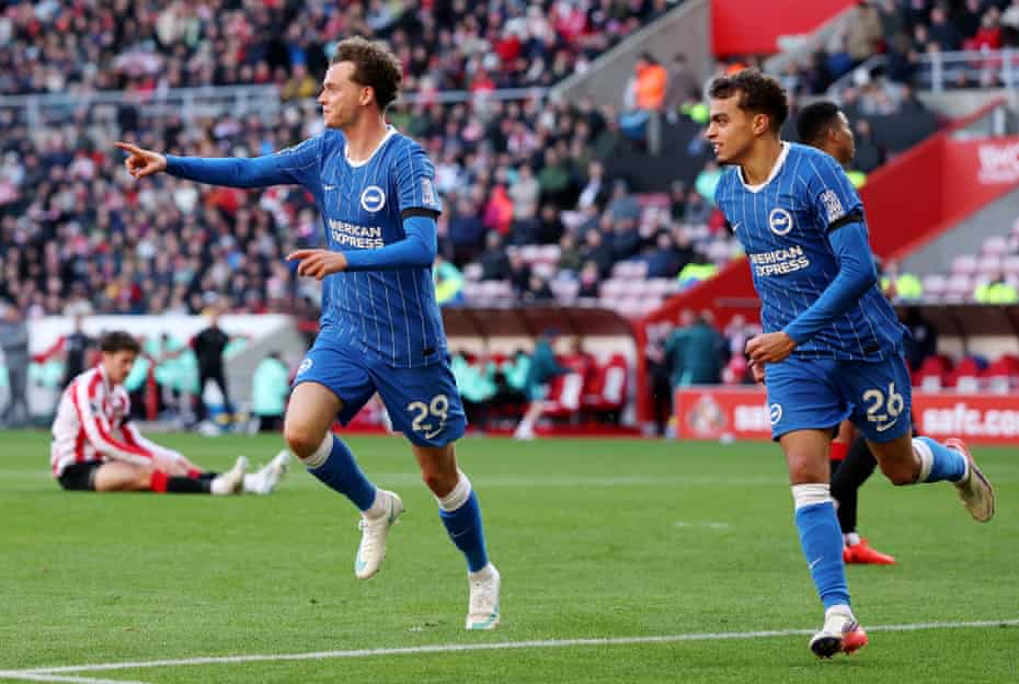 Struijk shown red card