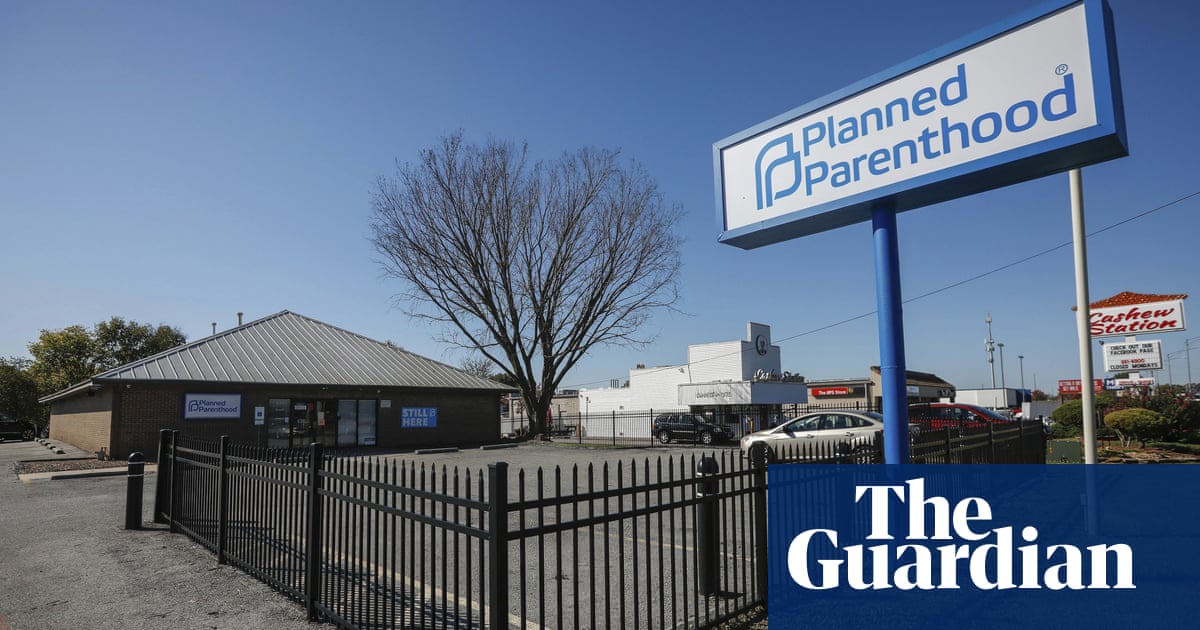 Trump officials to cut Planned Parenthood family planning funds