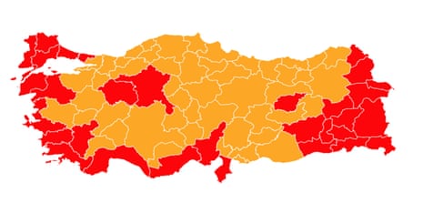 این تصویر توسط خبرگزاری آناتولی ترکیه، استان‌هایی را نشان می‌دهد که اردوغان با لباس نارنجی و رقیب قلیچدار اوغلو با لباس قرمز در دور اول انتخابات ریاست‌جمهوری برنده شدند.