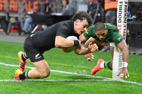 New Zealand's wing Leroy Carter dives to score a try.