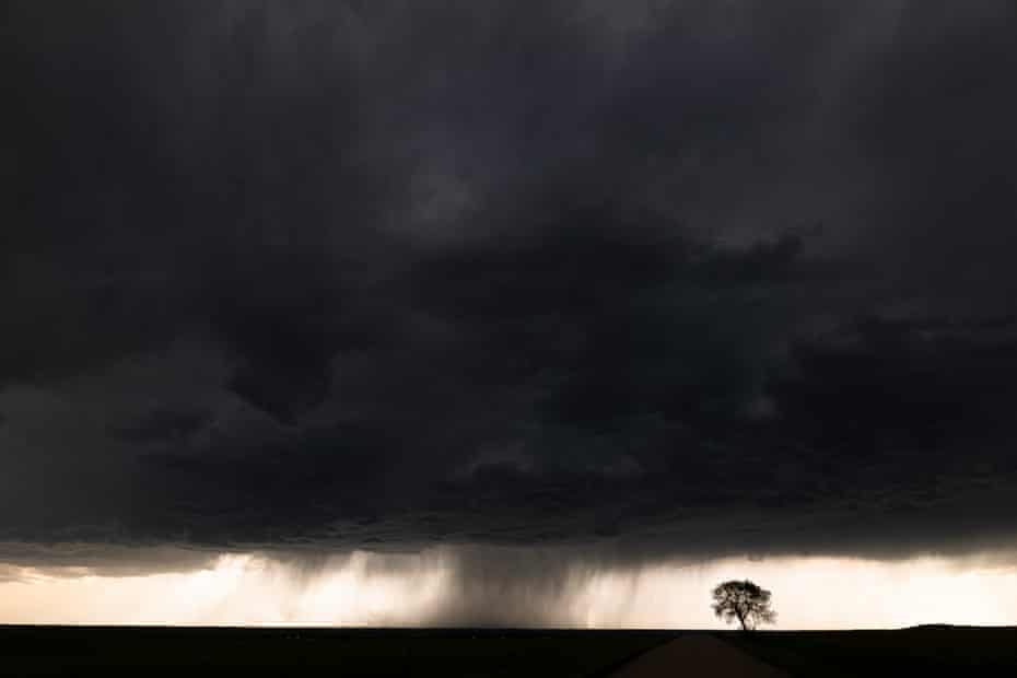 Incredibly dark cloud with thin strip of light moving across south-central South Dakota