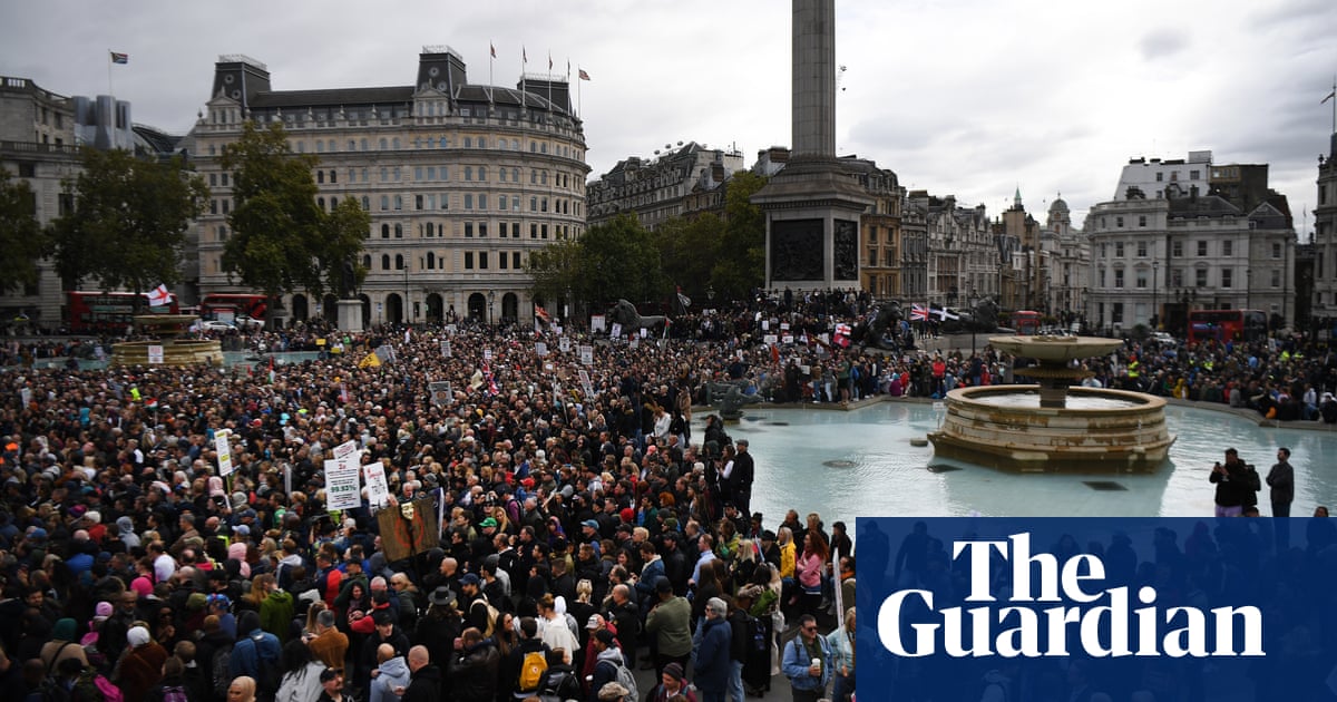 Coronavirus: police move to break up anti-lockdown protest in London Coronavirus: police move to break up anti-lockdown protest in London