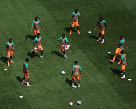 Côte d'Ivoire go through pre-match drills