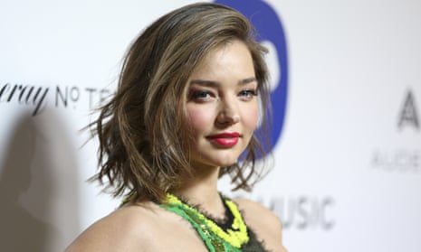 Miranda Kerr has handed over $8.1m of jewellery, allegedly bought for her by a Malaysian financier with stolen money, to the US justice department.