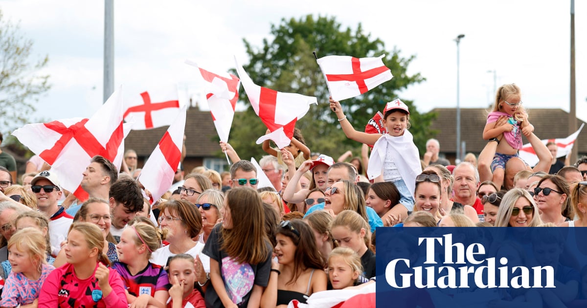 Lionesses greeted by jubilant England fans on return home after Euro 2025 victory | England women’s football team Lionesses greeted by jubilant England fans on return home after Euro 2025 victory | England women’s football team