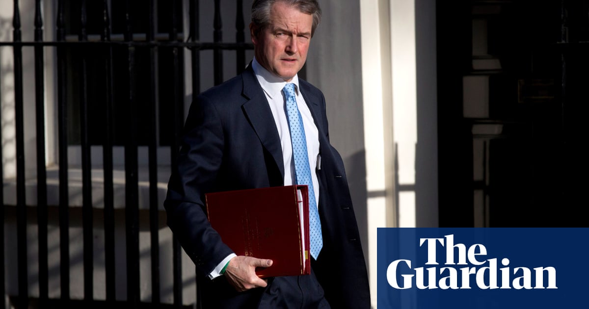 MP Owen Paterson faces suspension for breaking lobbying rules