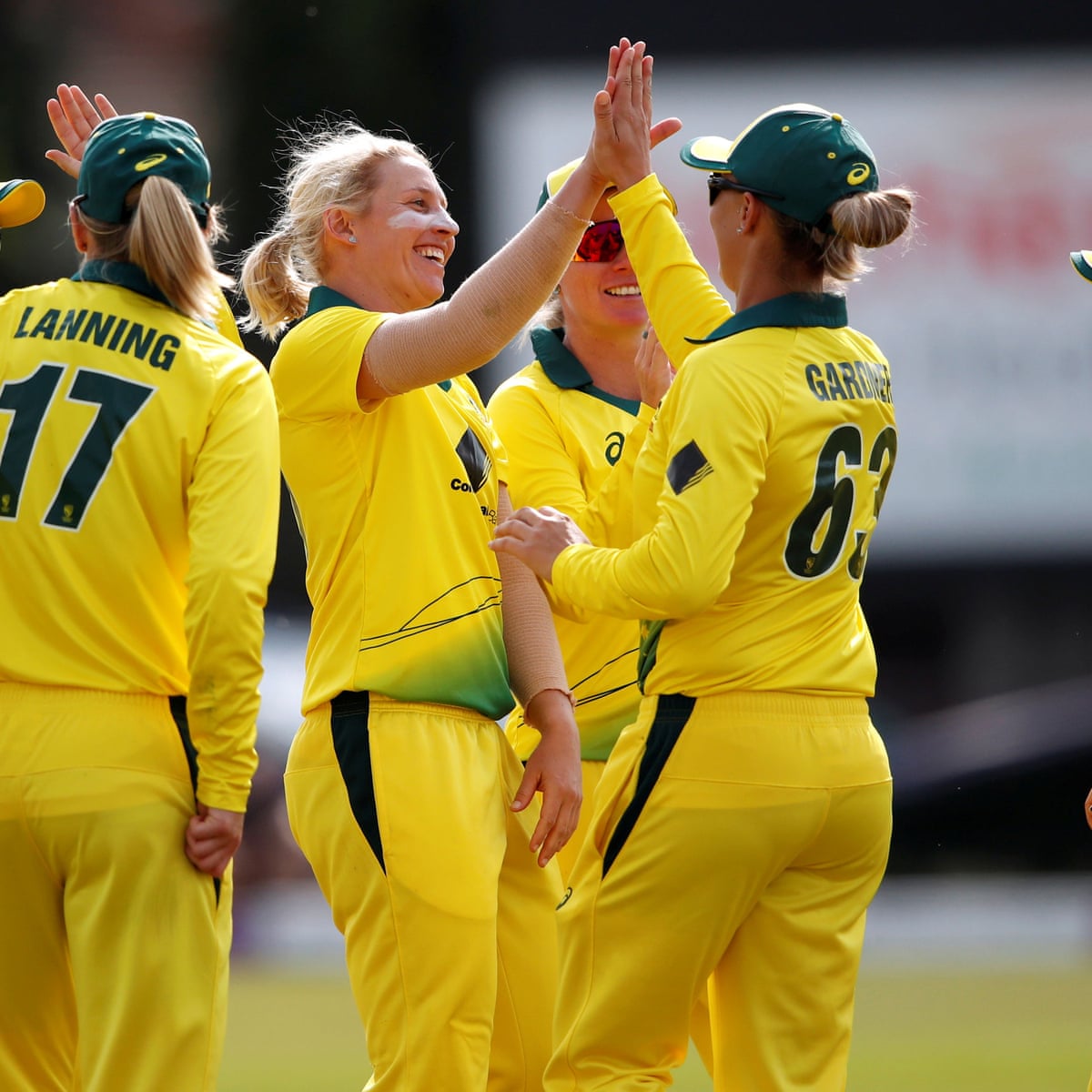 Australia Chase Down 218 To Beat England In Second Odi Of Women S Ashes As It Happened Sport The Guardian