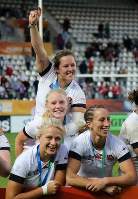 Marlie Packer (back) celebrates with teammates after the Women’s Rugby World Cup final in 2014.