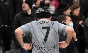 A Newcastle United fan wears a shirt displaying the Kevin Keegan quote ‘I would love it’