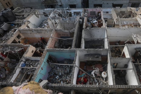 Israel-Gaza war live: ‘mid-level’ Israeli team heads to Cairo to assess Hamas ceasefire position Palestinians look at the destruction after an Israeli strike on a residential building in Rafah, 7 May.