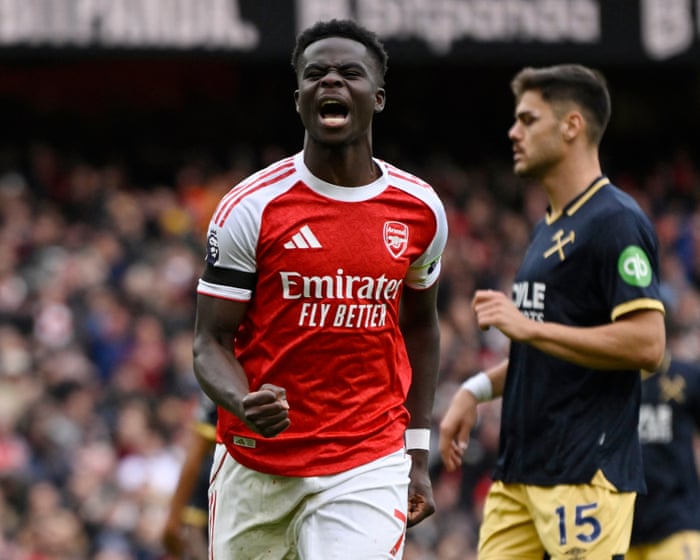 Arsenal 2-0 West Ham, Manchester United 2-0 Sunderland, and more: football – live