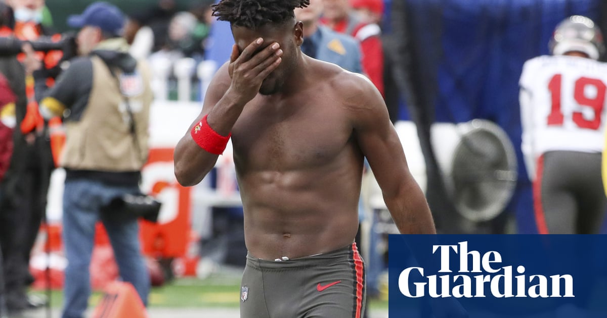 Antonio Brown: I did not quit on Buccaneers during game, I was injured