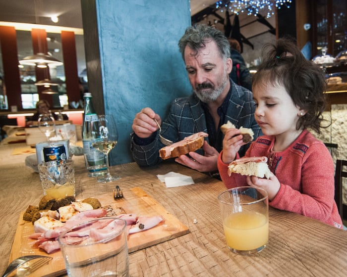 Sardinian restaurants ban families from using phones at the table