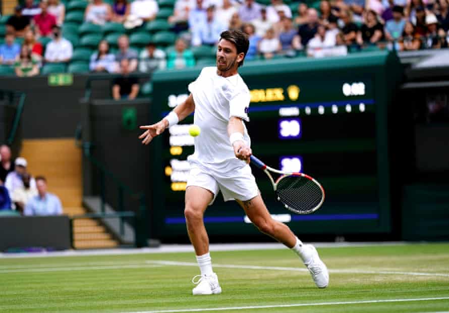 Cameron Norrie gets an early break.