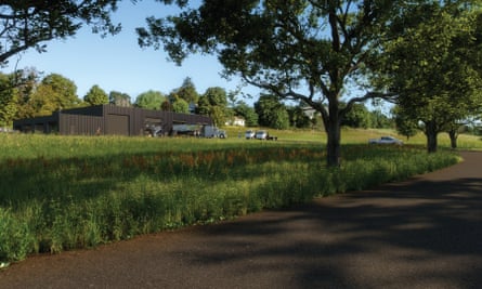 image numérique d'un bâtiment sombre, à un étage, semblable à un entrepôt, sur l'herbe