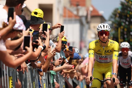 Tadej Pogacar wearing the yellow jersey before the start of stage 15