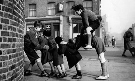 children playing in a british street in 1950