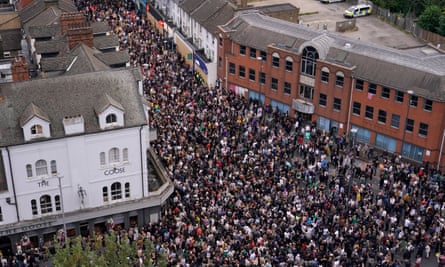 Contromanifestanti a Walthamstow, Londra.