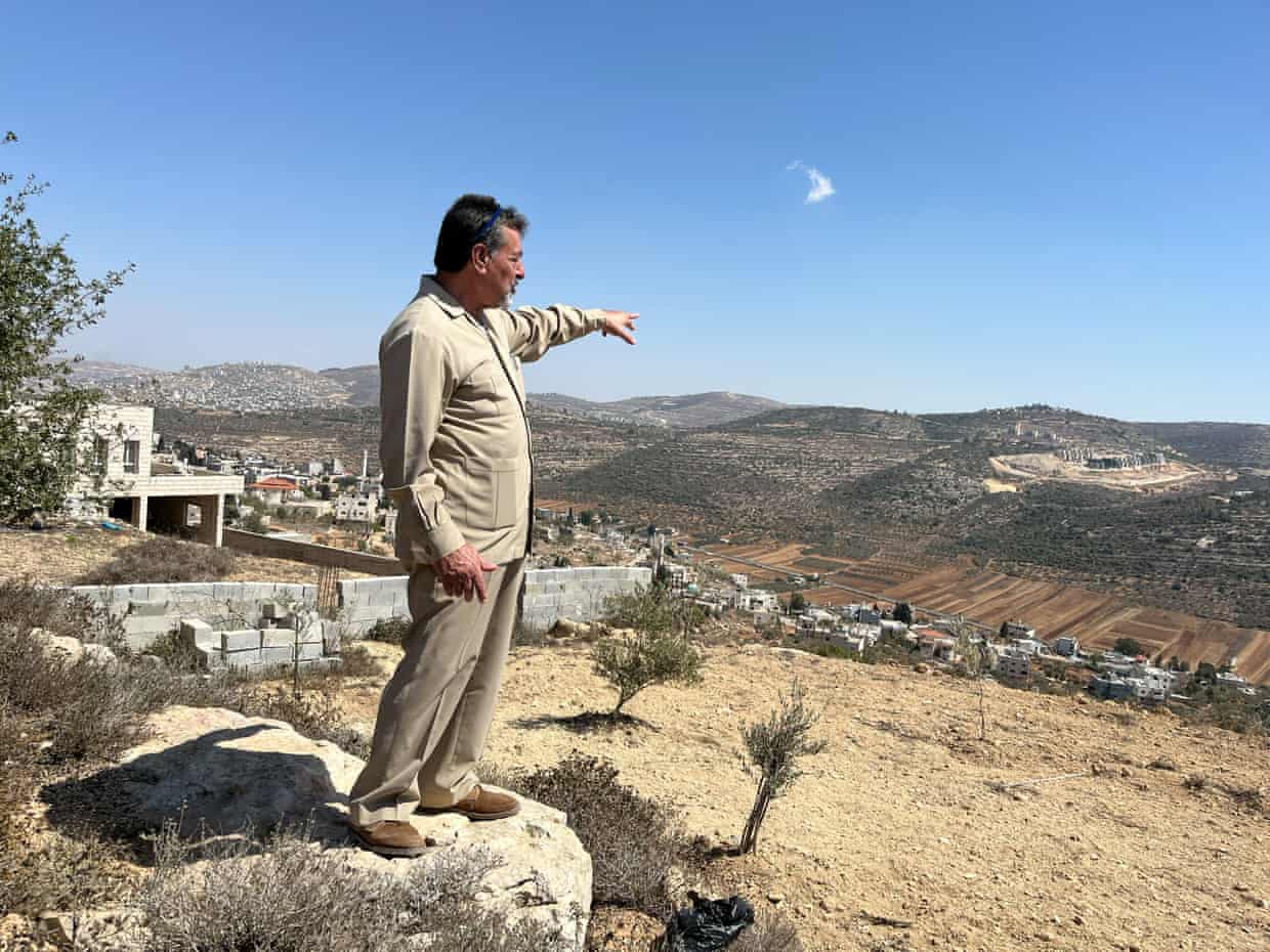 «Las aceitunas lo son todo para nosotros»: Agricultores de Cisjordania impedidos de cosechar por la violencia de los colonos «Las aceitunas lo son todo para nosotros»: Agricultores de Cisjordania impedidos de cosechar por la violencia de los colonos