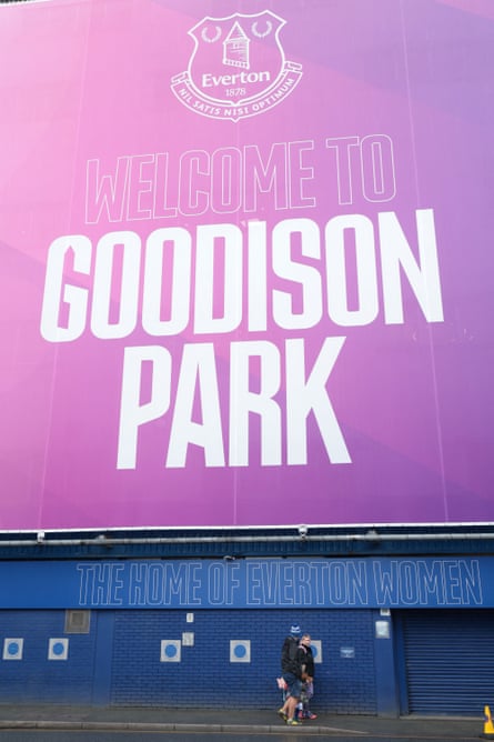 New signage extracurricular Goodison Park.