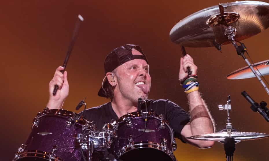Lars on the drums in Metallica concert