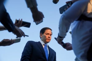 Marco Rubio surrounded by the phones of journalists