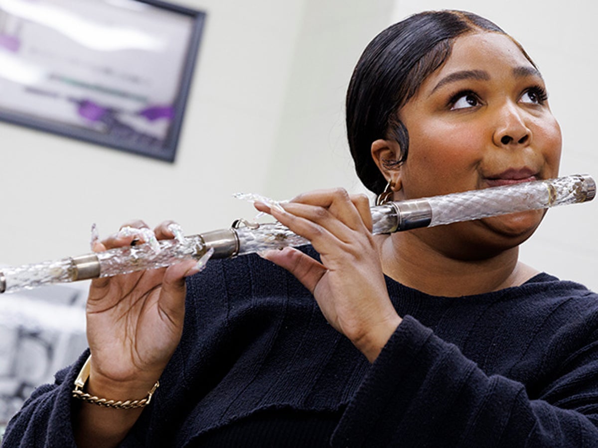 Freaking cool': Lizzo plays James Madison's 200-year-old crystal ...