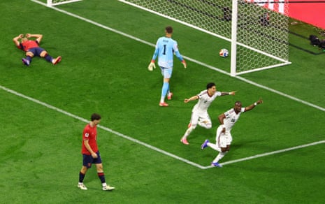 Mexico's Julian Quinones celebrates scoring their second goal