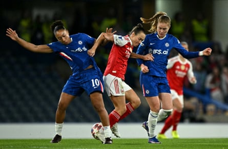 Arsenal’s Caitlin Foord is put under pressure by Chelsea’s Lauren James and Sjoeke Nüsken.