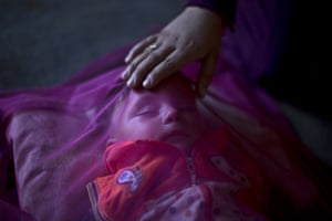 مصور يرصد مجموعة لقطات تحكي قصصًا مثيرة وراء اللاجئين مصور يرصد مجموعة لقطات تحكي قصصًا مثيرة وراء اللاجئين
