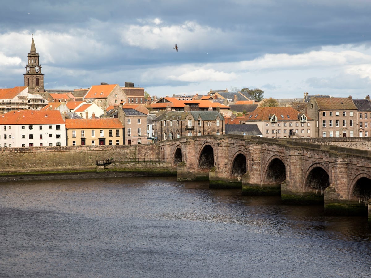 8 Picturesque Small Towns In England