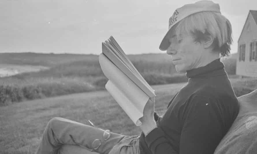 Andy Warhol in The Andy Warhol Diaries. Cr. Netflix © 2022