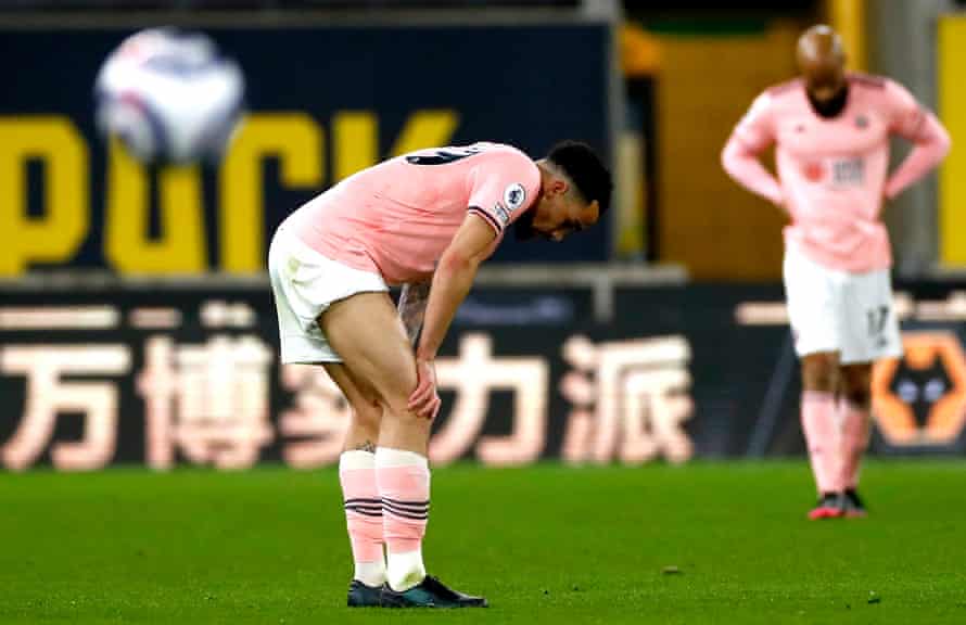 Kean Bryan réagit après le coup de sifflet final car la défaite de Sheffield United signifie qu'ils sont relégués de la Premier League.