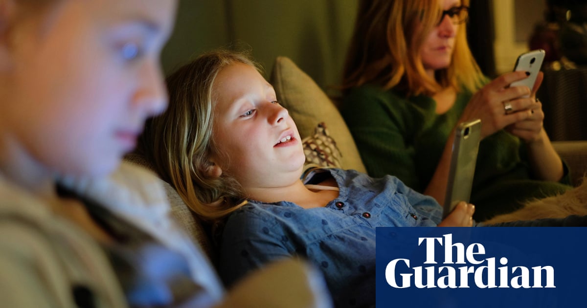 UK MPs Debate Safer Phones Bill Amid Government Opposition