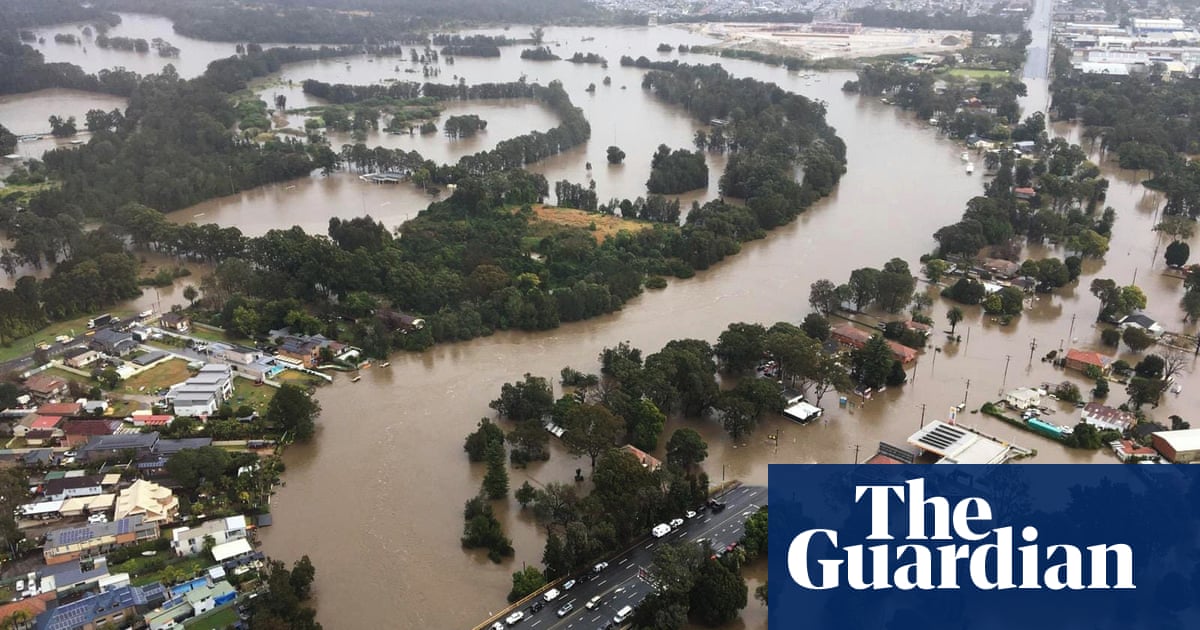 新南威尔士州洪水: thousands evacuated from rising waters as Sydney braces for more wild weather