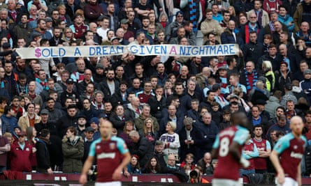 West Ham Accused Of Behaving Like Ostriches Over Abuse Of Fan West Ham United The Guardian