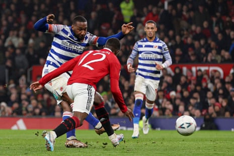 Junior Hoilett of Reading misses a chance to score.