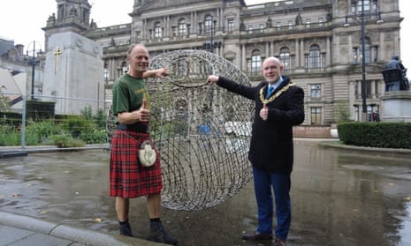 The Lord Provost of Glasgow and Arnd Drossel in Glasgow with the sphere made of steel wire.