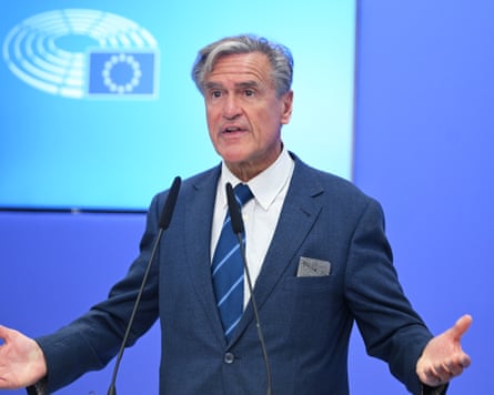 Juan Fernando López Aguilar speaking into a microphone