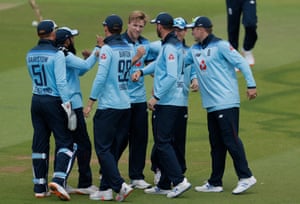 David Willey celebrates with England teammates after Tom Banton caught Paul Stirling off his bowling.