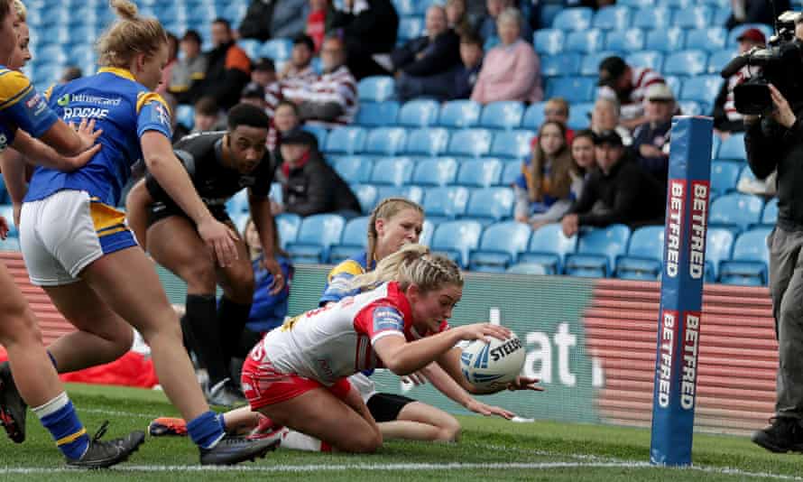 St Helens’ Eboni Partington scores her second try against Leeds.