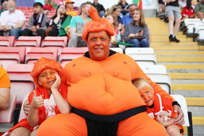 A fan of the Netherlands in disguise with his children.
