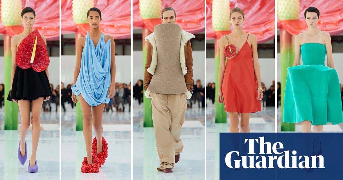 Louis Vuitton Spring 2023 Paris Fashion Week Review: Supersize Me