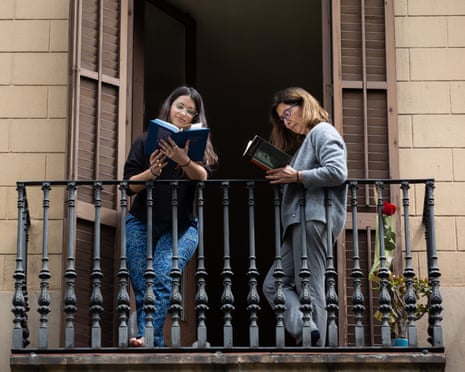 Two women reading