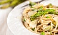 Pasta with asparagus and green peas<br>Spaghetti with asparagus and green peas
