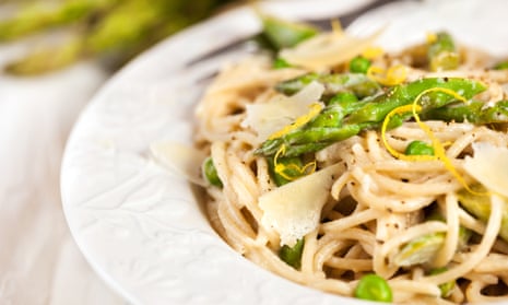 spaghetti with asparagus and peas in close-up