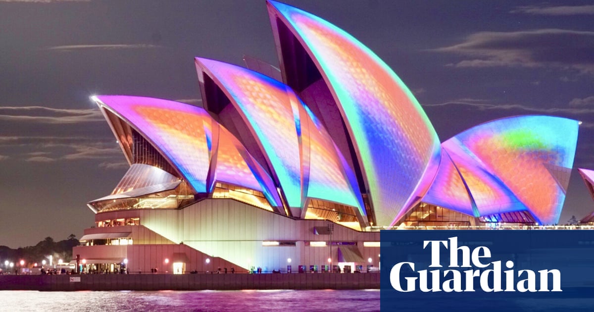 Alan Jones harangues Opera House chief over refusal to host racing ads