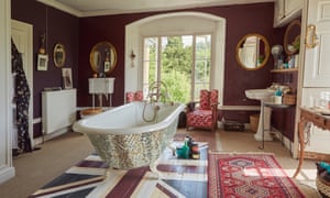The ornate bathroom with rolltop bath