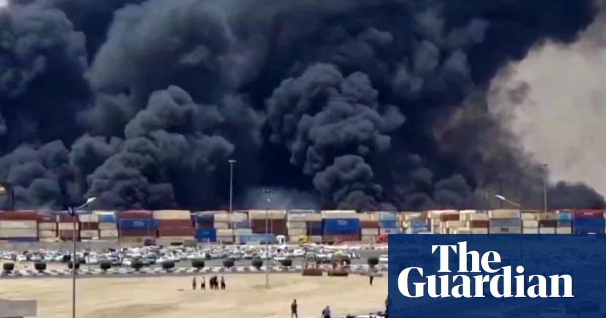 Huge explosion in Iranian port wounds at least 516 people